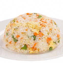 Рис жаренный с овощами и яйцом