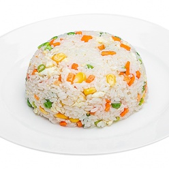 Рис жаренный с кукурузой и горошком
