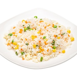 Рис жаренный с кукурузой и горошком