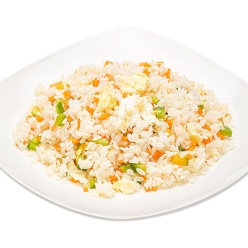 Рис жаренный с овощами и яйцом