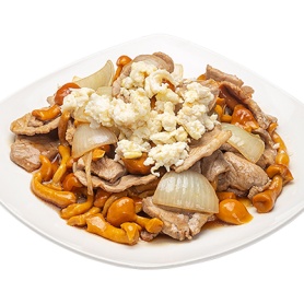 Свинина жаренная с яйцом и опятами