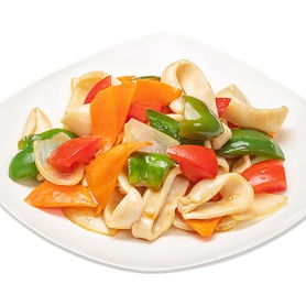 Кальмар жаренный с овощами